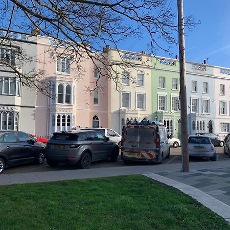 Grand 2 Bed Georgian Apartment At Florence House With King Bed, In The Heart Of Herne Bay & 300M From Beach Zewnętrze zdjęcie