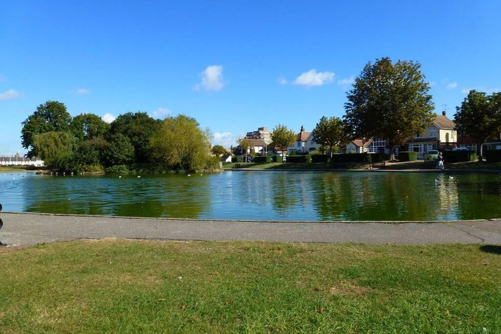 Grand 2 Bed Georgian Apartment At Florence House With King Bed, In The Heart Of Herne Bay & 300M From Beach Zewnętrze zdjęcie