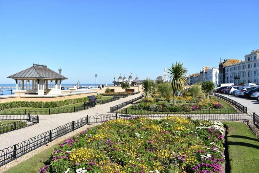 Grand 2 Bed Georgian Apartment At Florence House With King Bed, In The Heart Of Herne Bay & 300M From Beach Zewnętrze zdjęcie