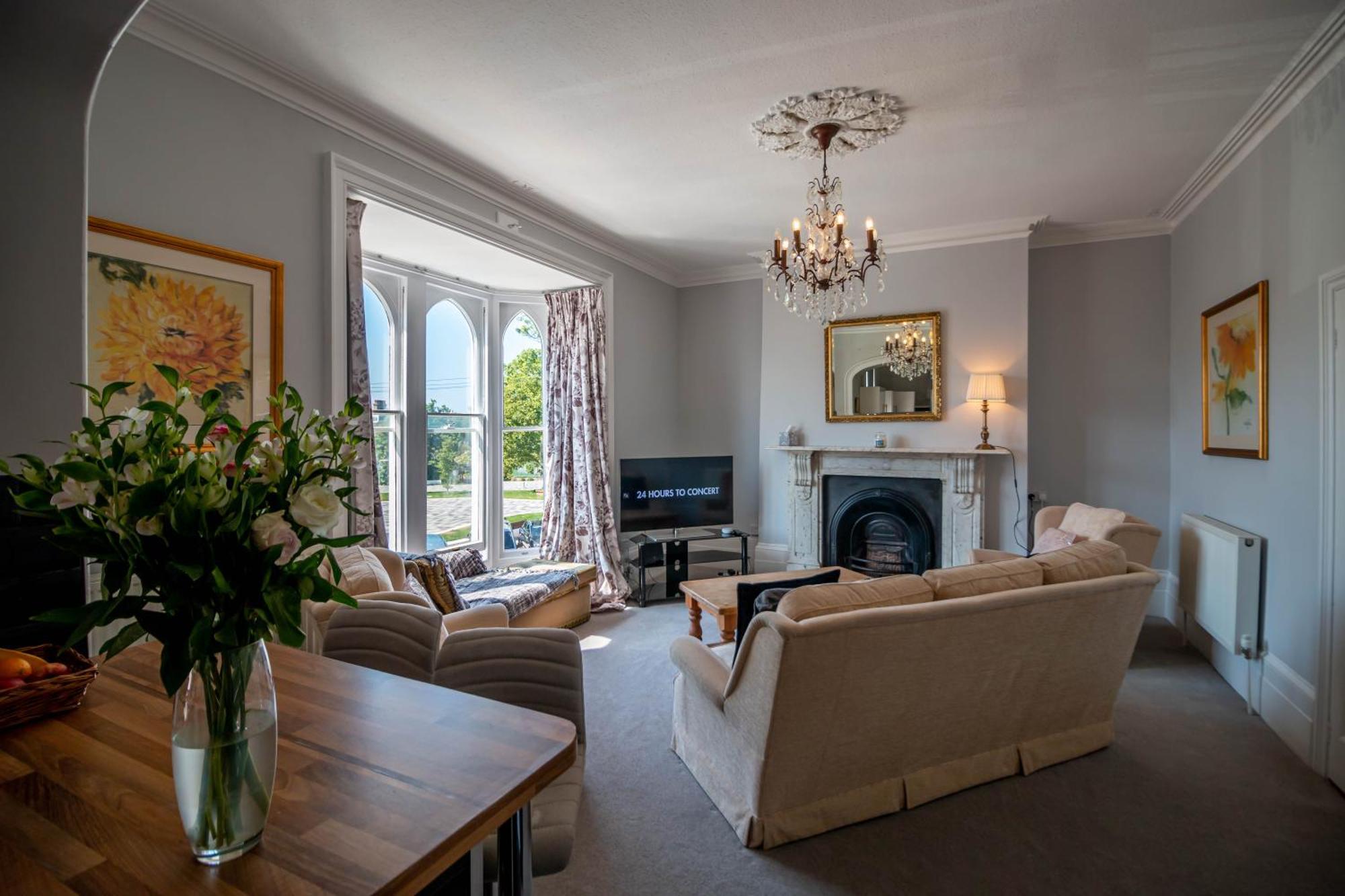 Grand 2 Bed Georgian Apartment At Florence House With King Bed, In The Heart Of Herne Bay & 300M From Beach Zewnętrze zdjęcie